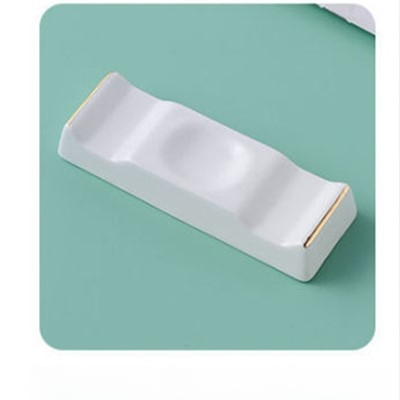 Portselanist vardake ja lusikate hoidik hotellilauadele — kauluportselan, glasuurpind, kerge luksus stiil, kohandatav logoga