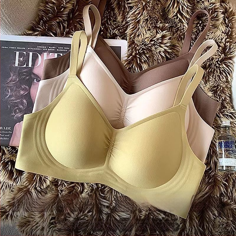 Be siuvimo nailoninė liemenėlė su minkšta atrama, pilnas puodelis, ploni formuojantys puodeliai su putų įdėklu, nugaros keturių eilių kabliukai, fiksuoti dvigubi dirželiai, kvėpuojanti ir patogi