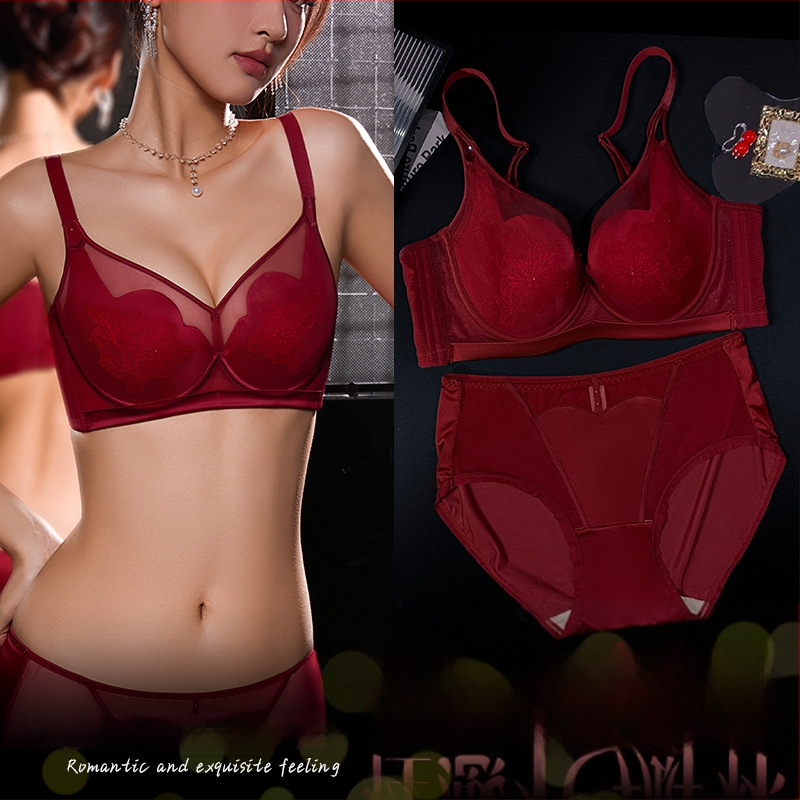 Сутиен сет с дантела, 3/4 чашка, тънки формовани чаши, фиксирани двойни презрамки, закопчаване с четири реда куки