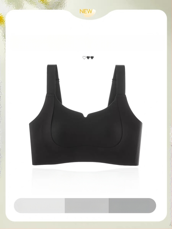 Безшевен комплект сутиени с пълна чашка, памук, 3/4 чашка с тънък горен ръб и по-дебел долен, фиксирани презрамки, задно закопчаване с четири реда куки и очи.