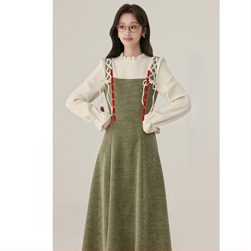 Есенно-зимна рокля за кърмене с кръгло деколте, дълги ръкави, русалски силует и достъп за кърмене