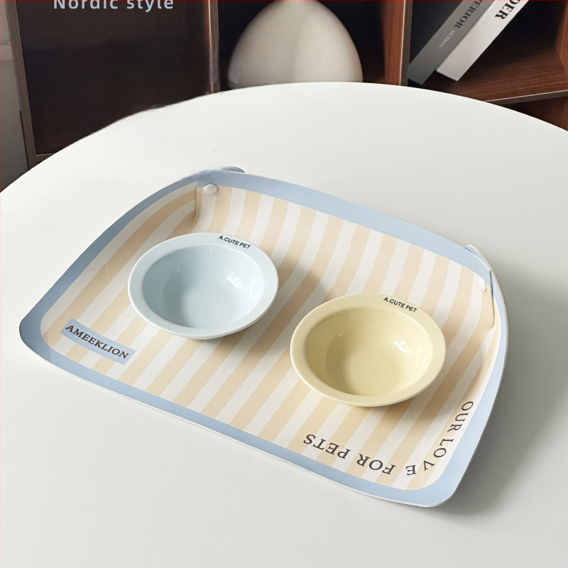 Nahkline toidulaualune koerale