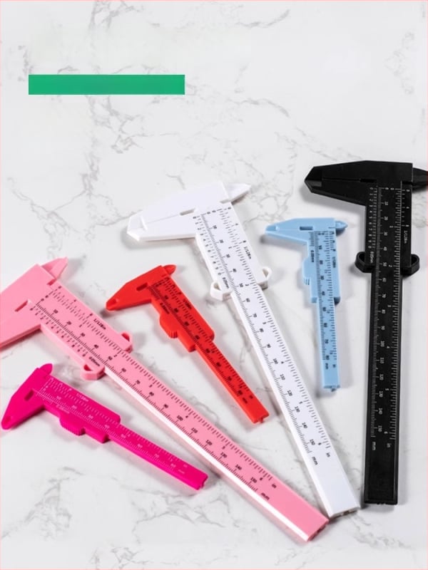 Пластмасов верниер калипер за домашно използване, миниатюрен измервателен инструмент за бижута и гривни, високопрецизен, със часовник