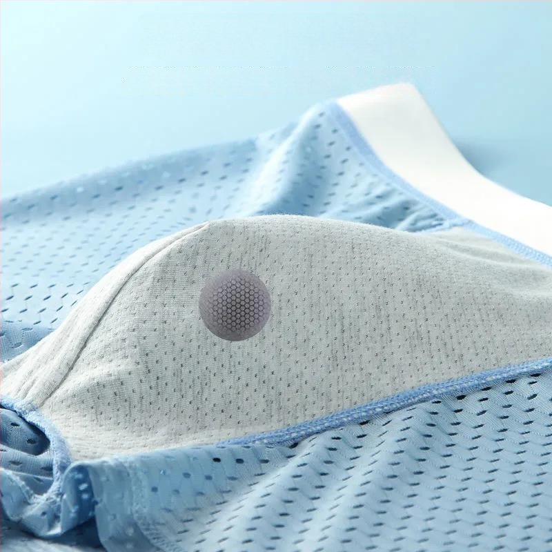 Vyriniai boxeršortai iš poliesterio – kvėpuojantys, greitai džiūstantys, mezgto tinklinio audinys, vidurio juostos aukštis, raidžių/skaičių raštas