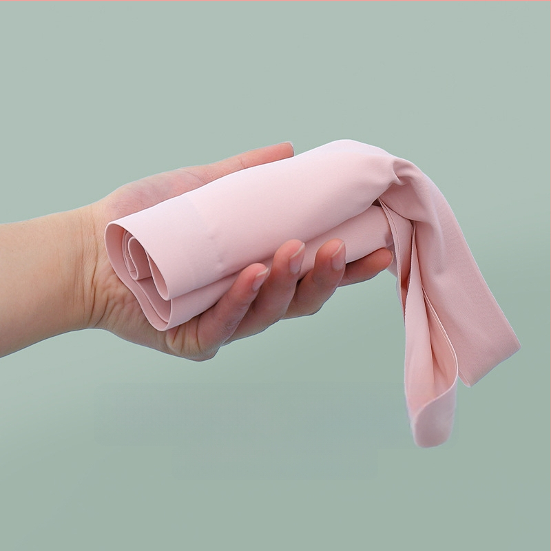 Mergaitei skirta sportinė liemenėlė-vest, nailono audinys, nailono įdaila, pilnas puodelis su plonu liejiniu ir kempine, fiksuoti dvigubi petnešos