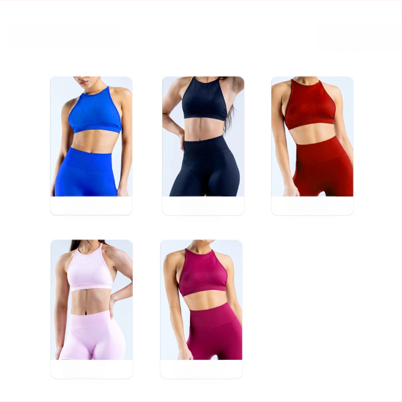 Sieviešu haltera kakla sporta krūšturis ar noņemamām krūšu spilventiņiem, šaurs siluets, sastāvs 90% neilons / 10% elastāns, īss garums līdz vēderam