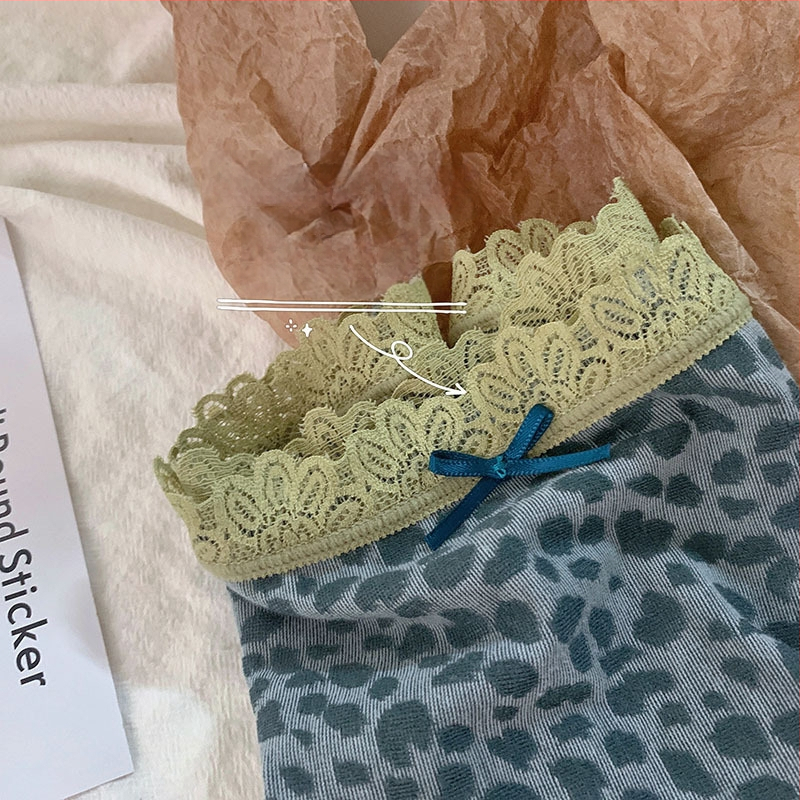 Moteriški kelnaitės su nėrinių kraštu, leopardo raštu ir drugelio motyvu, džakardinė medvilnė audinys, 100% medvilnė, vidutinio juosmens