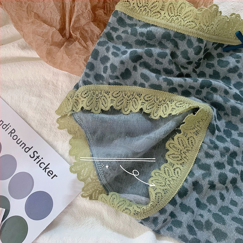 Moteriški kelnaitės su nėrinių kraštu, leopardo raštu ir drugelio motyvu, džakardinė medvilnė audinys, 100% medvilnė, vidutinio juosmens