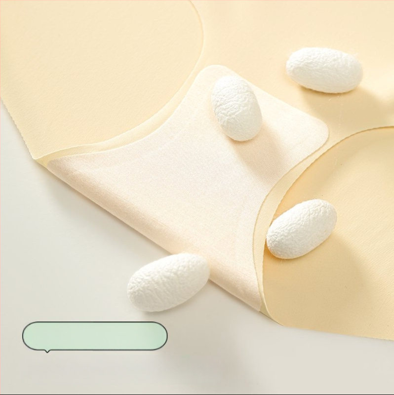 Moteriškos kelnaitės iš ice silk, antibakterinės, greitai džiūstančios, gaktos įdėklas iš medvilnės, pagrindinis audinys – nailonas