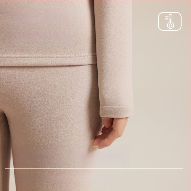 Moteriški terminio pagrindinio sluoksnio komplektas: viršus ir kelnes su flisu, pagrindinis audinys poliesteris, pamušalas elastanas, 181–200 g/m², išlaiko šilumą