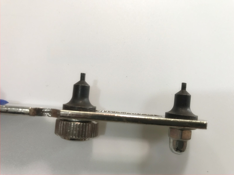 Εργαλείο ανοίγματος ρολογιών με δύο δαγκάνες και διπλό πινίο για αφαίρεση του πίσω καλύμματος και αντικατάσταση μπαταρίας, Καλοκαίρι 2021, όχι εισαγόμενο