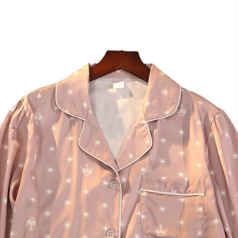 Dviejų dalių pižamos komplektas iš ledinio šilko satino su nėriniu ir paprastu atspaudu – lengvas palaidinė su ilgomis rankovėmis ir kelnes, 95% poliesteris