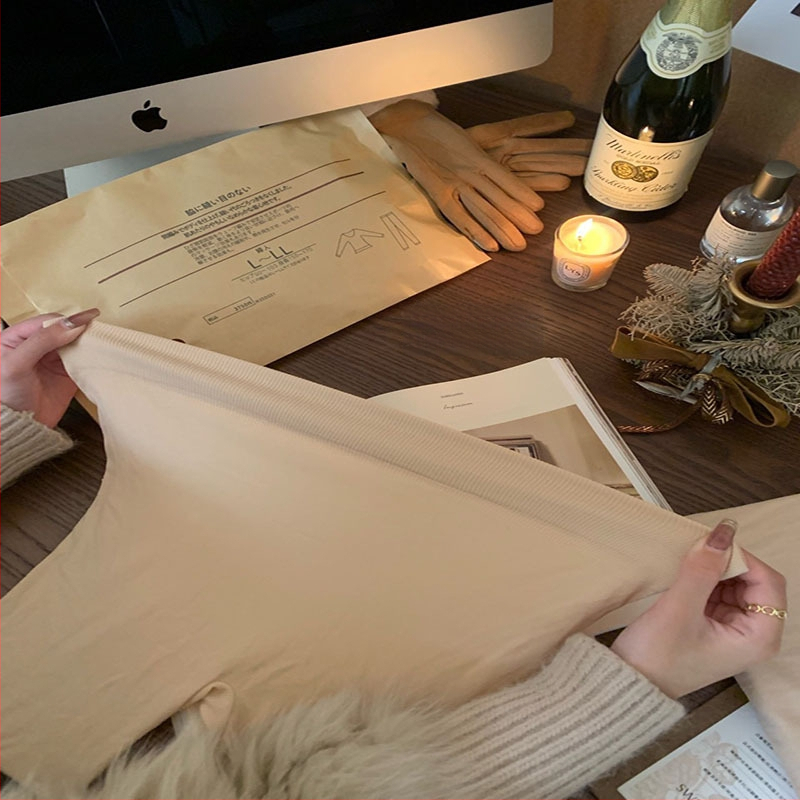 Moteriški terminis komplektas: viršus ir kelnes - pagrindinis audinys viskozė, pamušalas poliesteris, 161–180 g/m², vieno sluoksnio, išlaiko šilumą