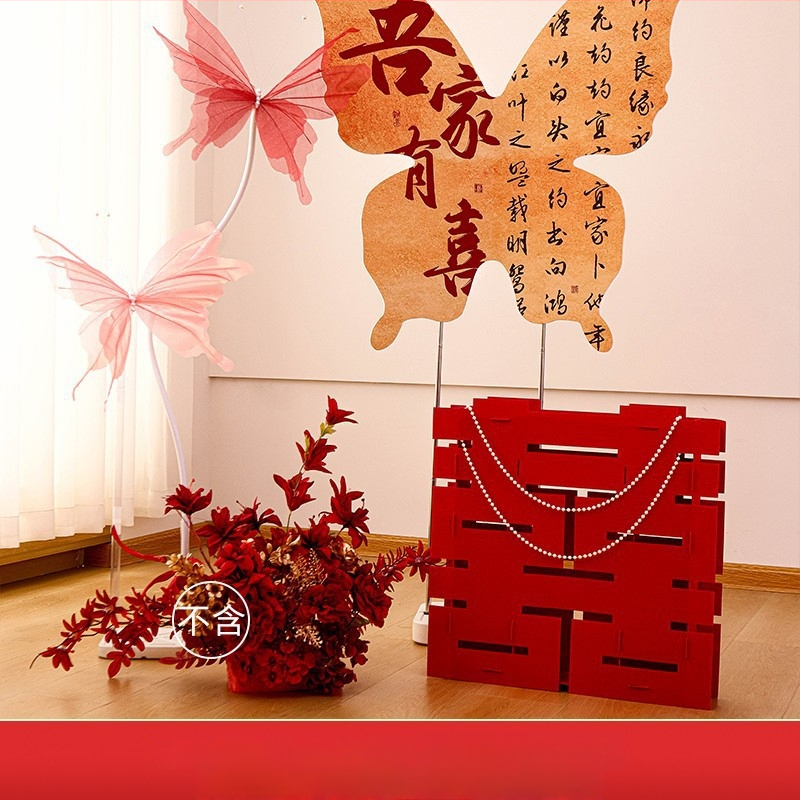 Vestuvėms skirtas fono komplektas su drugelių lenta – popieriaus ir kaspinų dekoras sienai