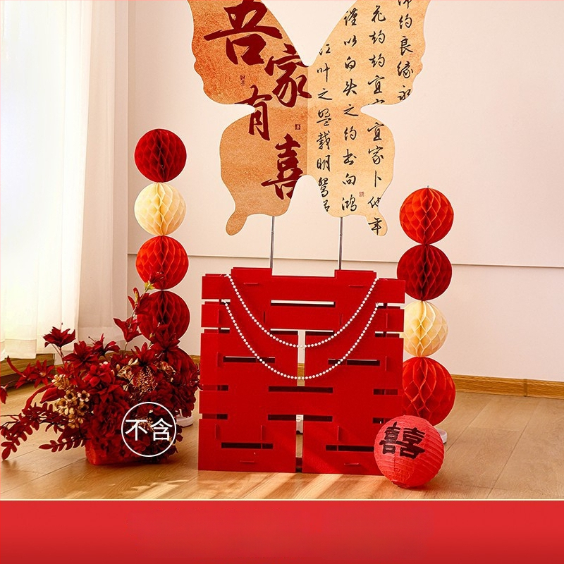 Vestuvėms skirtas fono komplektas su drugelių lenta – popieriaus ir kaspinų dekoras sienai