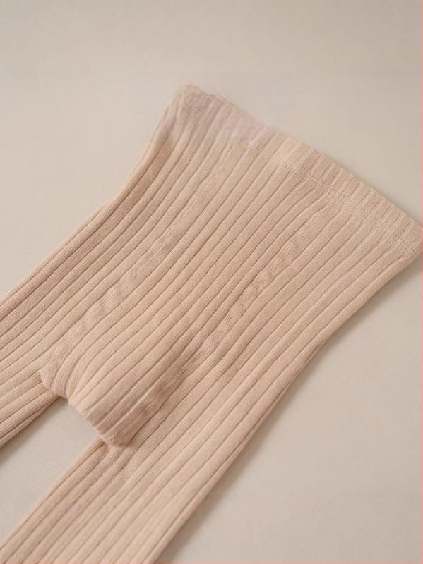 Gyerekeknek szóló harisnya poliészter-pamut keverék (79% pamut), középmagas derekú, teljes hosszúságú, 3–8 éveseknek, tavasz és ősz, koreai stílus.