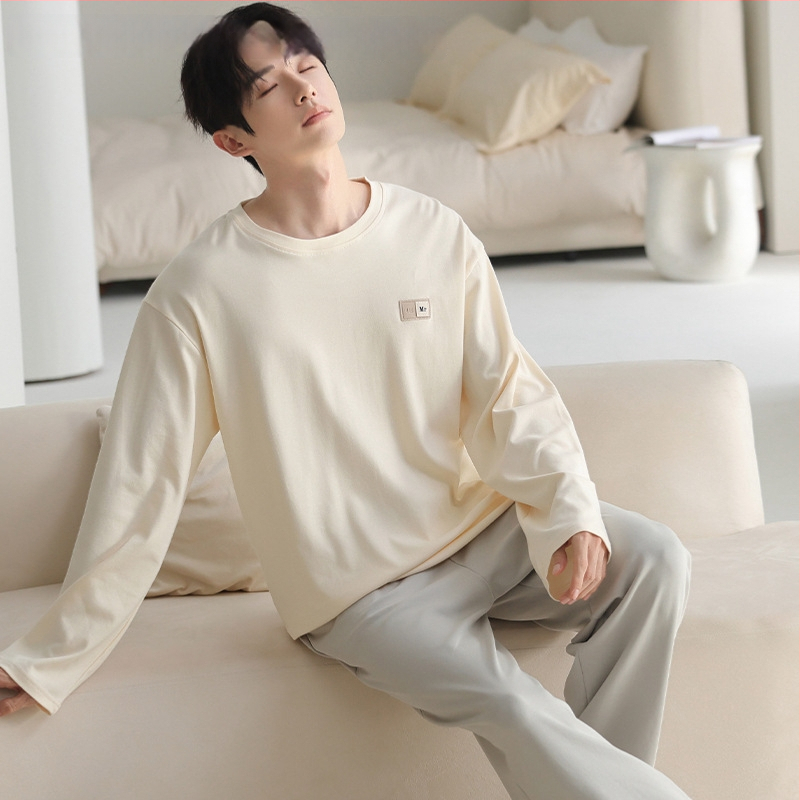 Pijamale pentru bărbați – set, din bumbac pur, mâneci lungi, guler rotund, stil ușor sportiv; grosime medie 161–180 g/m², respirante, confortabile, potrivite pentru purtare în exterior