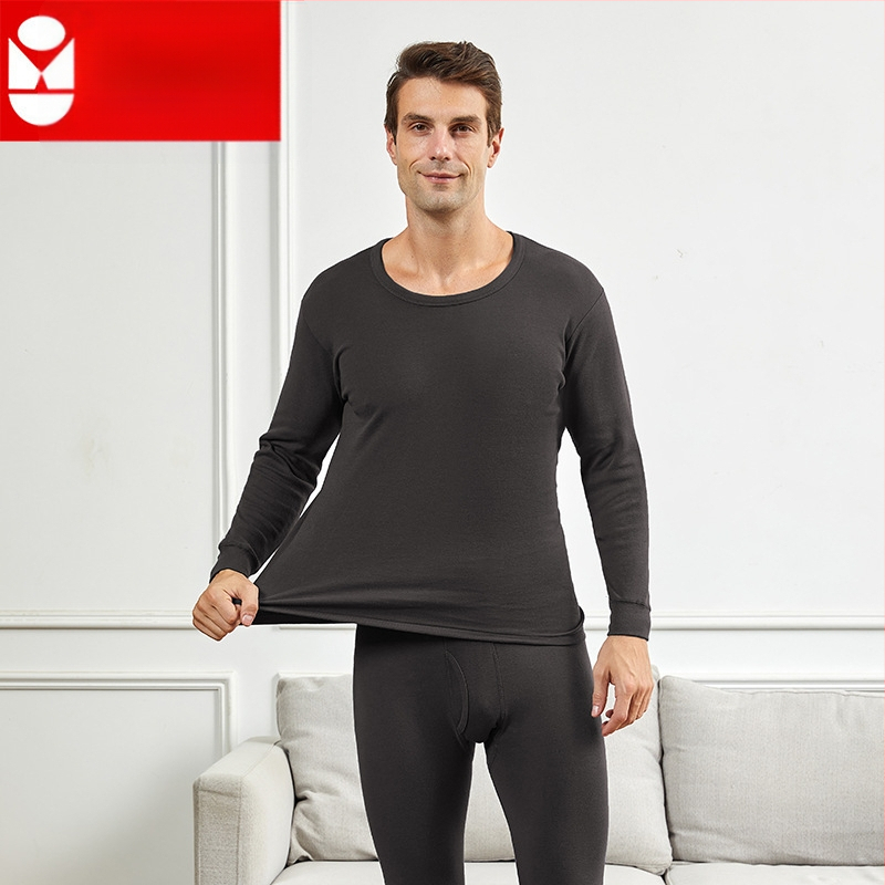 Vyrų medvilninis šilto apatinio komplektas su vidutiniškai aukštu kaklu, laisvas kirpimas, viengubas sluoksnis, ekstra storas audinys 301–350 g/m², 100% medvilnė pamušalas, skirtas vyresniems vyrams.