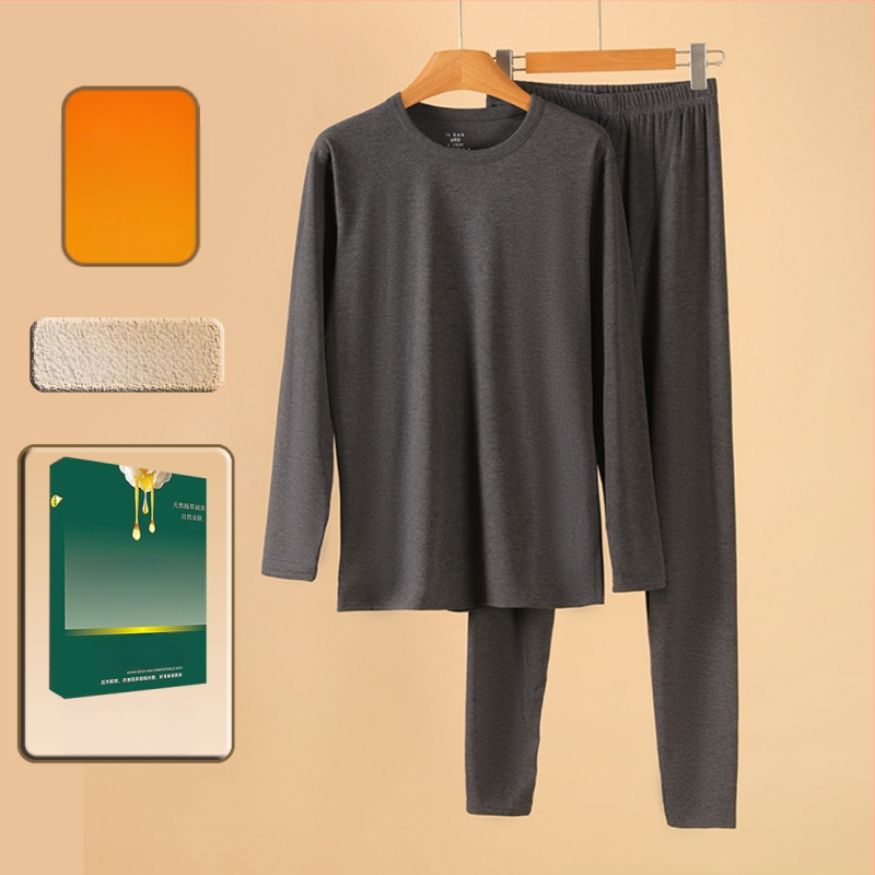 Terminis apatinių komplektas iš Derong audinio, ribota tekstūra, viršus su apvaliu kaklu ir kelnaitės; 95% poliesteris, 5% elastanas; 210 g/m2; vieno sluoksnio; anti-pilling; vidutinė šiluma.