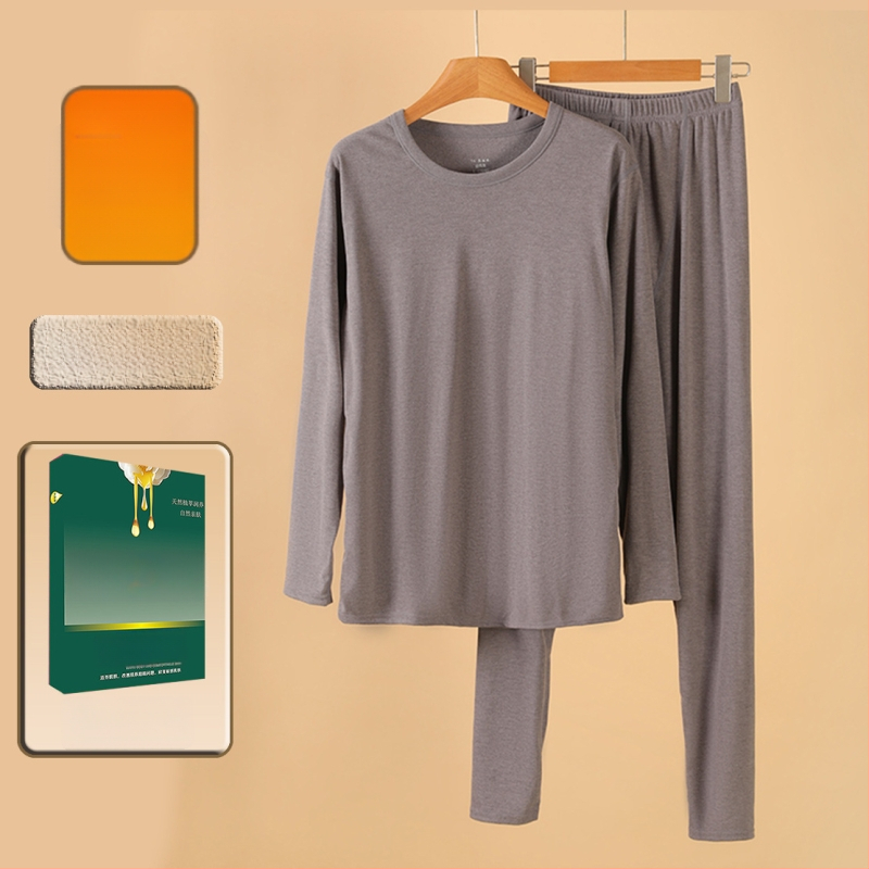 Terminis apatinių komplektas iš Derong audinio, ribota tekstūra, viršus su apvaliu kaklu ir kelnaitės; 95% poliesteris, 5% elastanas; 210 g/m2; vieno sluoksnio; anti-pilling; vidutinė šiluma.