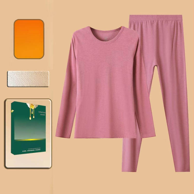 Terminis apatinių komplektas iš Derong audinio, ribota tekstūra, viršus su apvaliu kaklu ir kelnaitės; 95% poliesteris, 5% elastanas; 210 g/m2; vieno sluoksnio; anti-pilling; vidutinė šiluma.