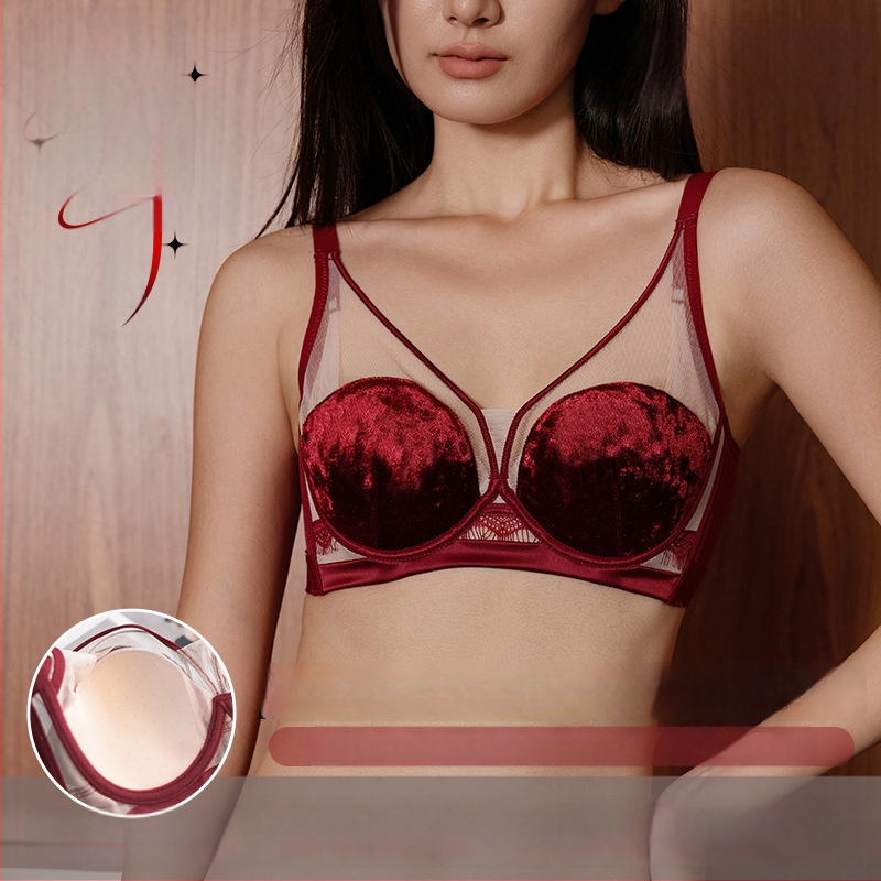 Velvetinis liemenėlės komplektas su 3/4 puodeliais, ploni formuojami puodeliai su puta, nailoninė įdaila, fiksuoti pečių dirželiai, nugaros keturių eilių užsegimas