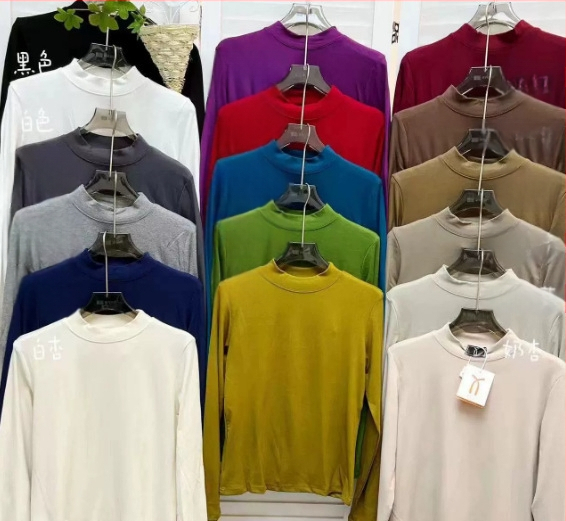 Modalinis pagrindinis topas su puse aukšto kaklo, ilgomis rankovėmis, laisvas kirpimas, žiema 2025