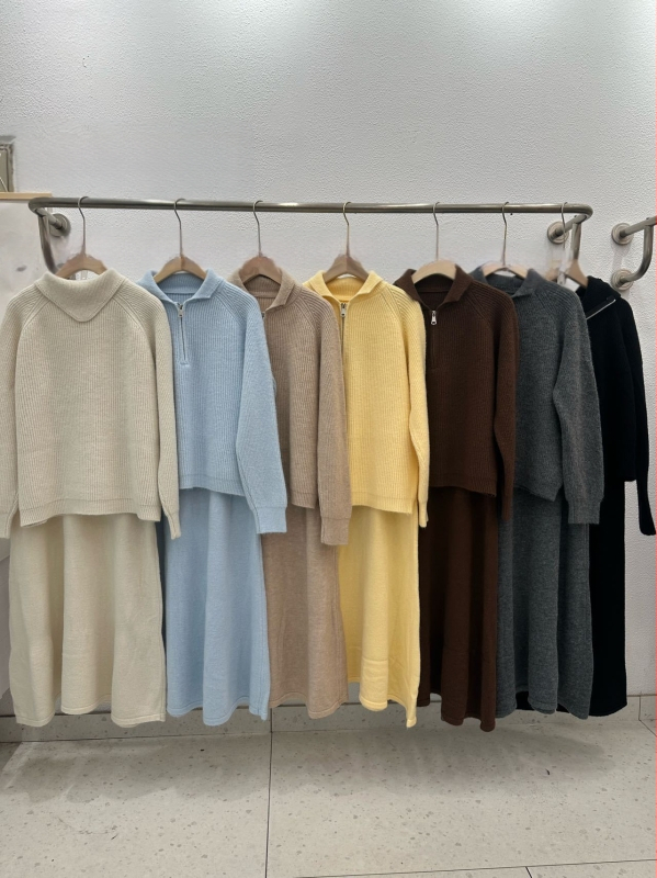 Фенна Фу комплект: плетена блуза и дълга пола, едноцветен, полиестер-еластанова смес, есен 2025, корейско-японски небрежен стил