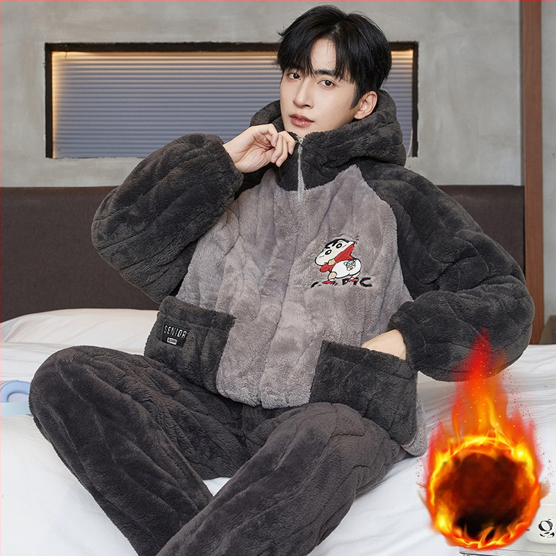 Muške pidžame – tri sloja quilted pamuka, debeli fleece podstava, okrugli ovratnik, dugi rukavi, karikatura stil