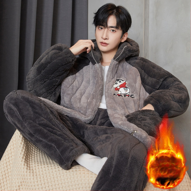 Muške pidžame – tri sloja quilted pamuka, debeli fleece podstava, okrugli ovratnik, dugi rukavi, karikatura stil