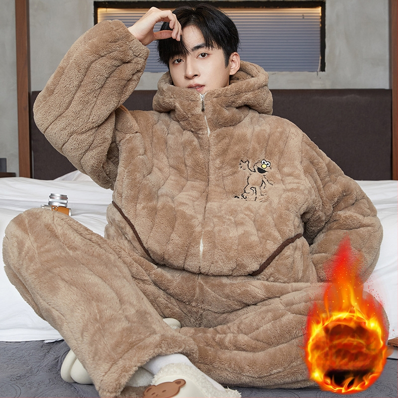 Muške pidžame – tri sloja quilted pamuka, debeli fleece podstava, okrugli ovratnik, dugi rukavi, karikatura stil