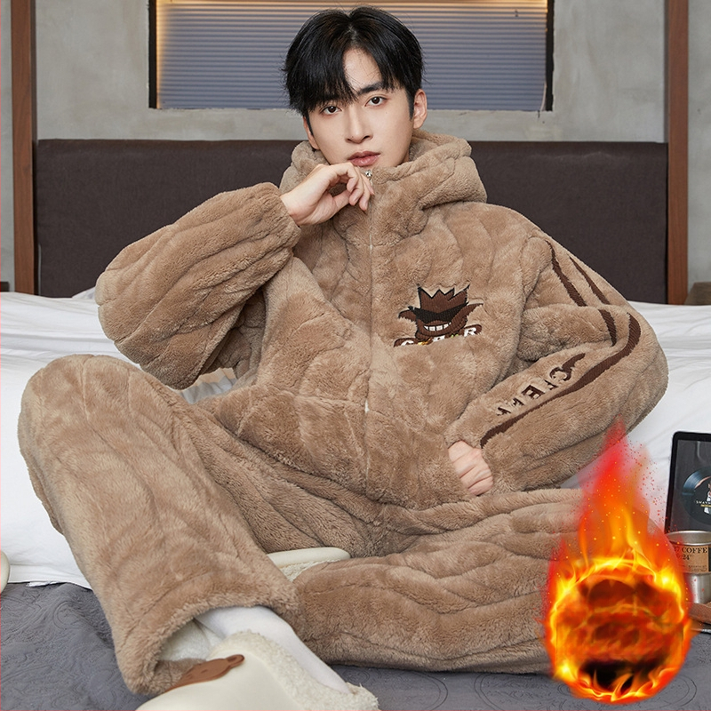 Muške pidžame – tri sloja quilted pamuka, debeli fleece podstava, okrugli ovratnik, dugi rukavi, karikatura stil