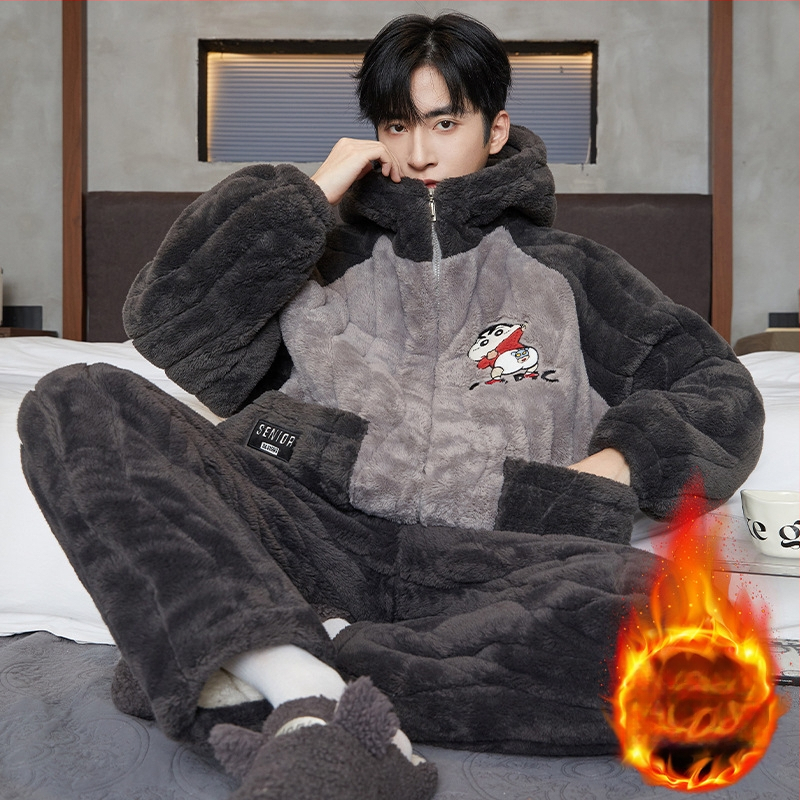 Muške pidžame – tri sloja quilted pamuka, debeli fleece podstava, okrugli ovratnik, dugi rukavi, karikatura stil