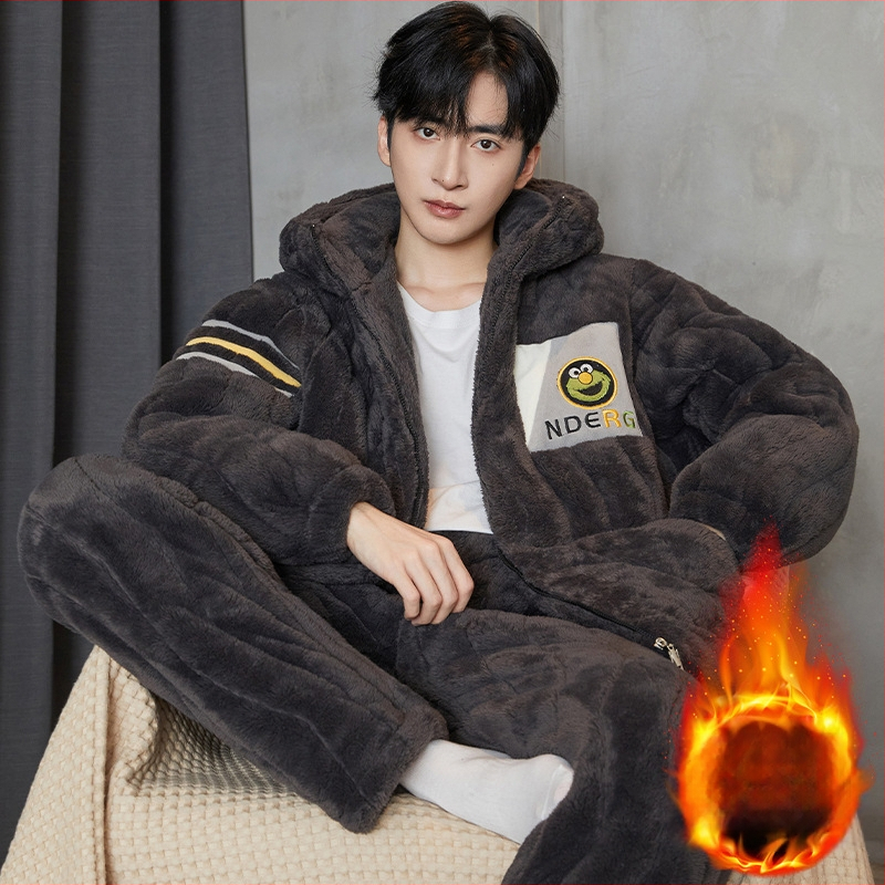 Muške pidžame – tri sloja quilted pamuka, debeli fleece podstava, okrugli ovratnik, dugi rukavi, karikatura stil