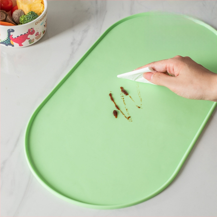 Shuoni silikoonist lauaalune, ümmarguse kujuga, ühetoonilise mustriga, kaasaegne minimalistlik stiil, välja antud 2025. aasta augustis.