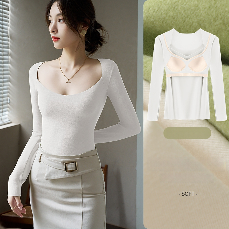 Moteriškas šilumos apatinių komplektas su V kaklu ir įmontuotu krūtinės pagalviu; viskozės audinys; velvetinė įdėklė; storis 251–300 g/m²