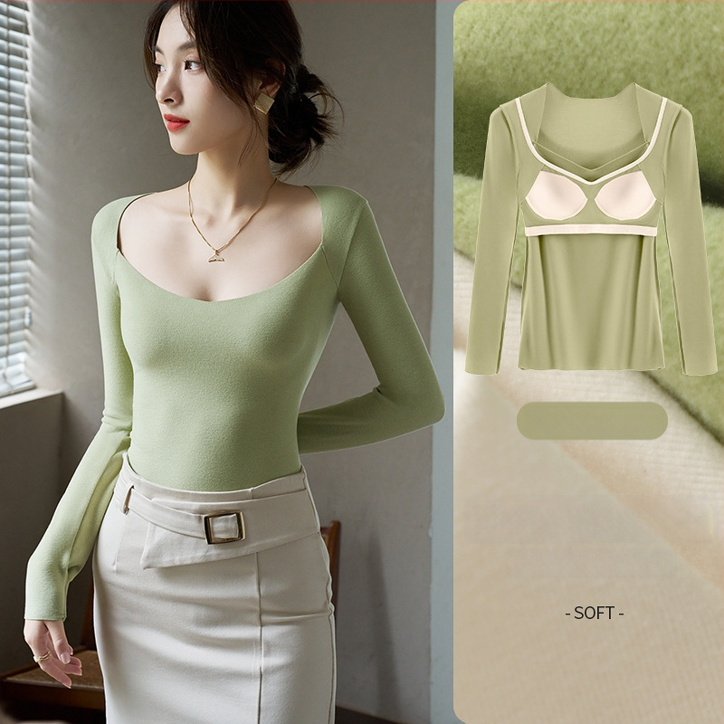 Moteriškas šilumos apatinių komplektas su V kaklu ir įmontuotu krūtinės pagalviu; viskozės audinys; velvetinė įdėklė; storis 251–300 g/m²