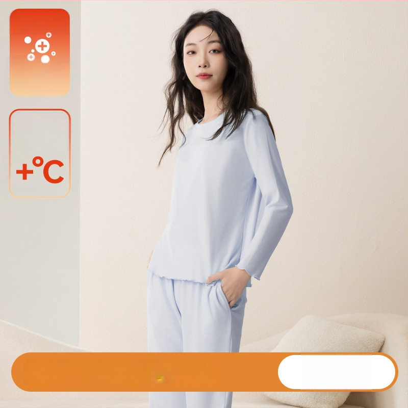 Sieviešu pidžāmas komplekts rudens–ziemas sezonai ar fleece oderi, bieza auduma, apaļš kakls, garas piedurknes; var valkāt ārpus mājas.