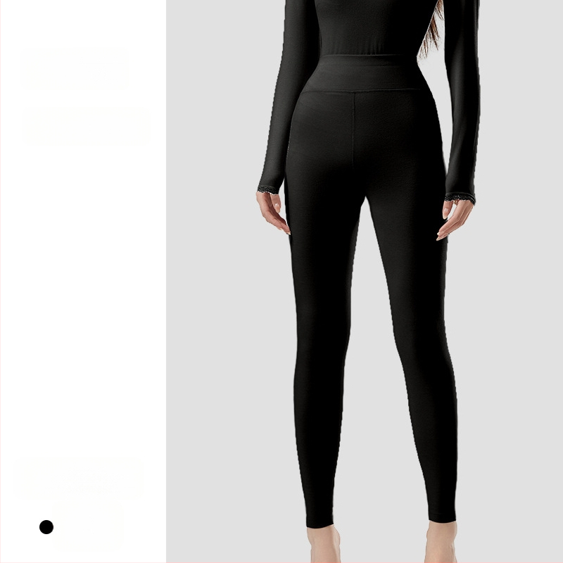 Moteriškas akrilo terminis komplektas su antibakteriniu poveikiu; šiluma storas 201-250 g/m2 su veluro pamušalu; viršus megztinis su ilgomis rankovėmis; apačia kelnes; pagrindinis pluošto kiekis 30-50%.