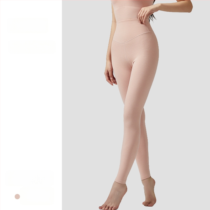 Moteriškas akrilo terminis komplektas su antibakteriniu poveikiu; šiluma storas 201-250 g/m2 su veluro pamušalu; viršus megztinis su ilgomis rankovėmis; apačia kelnes; pagrindinis pluošto kiekis 30-50%.