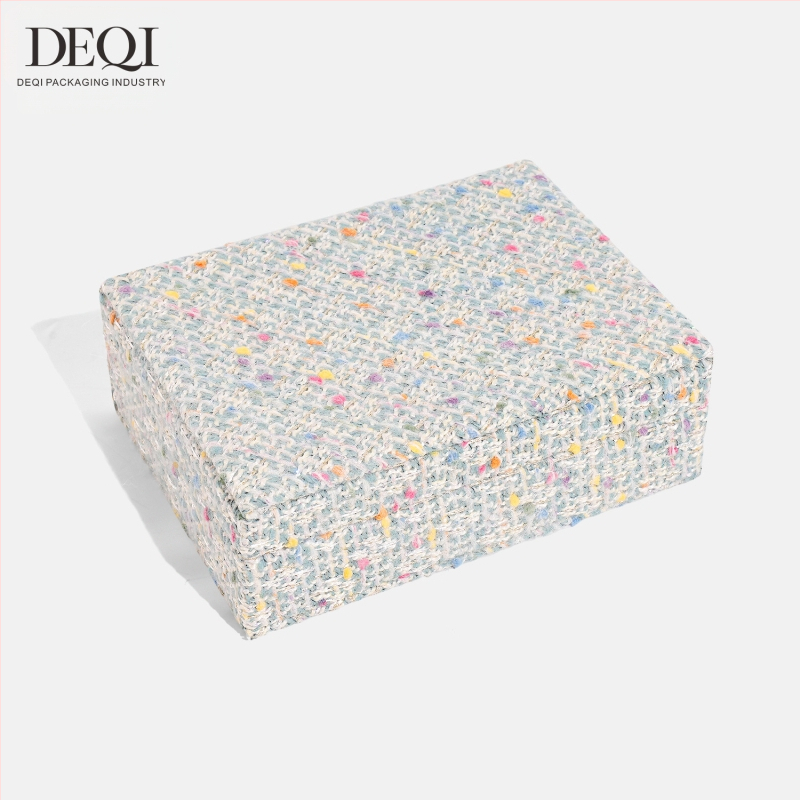 Premium auduma juvelierizstrādājumu uzglabāšanas kastīte auskarām, gredzeniem, kaklarotām un rokassprādzēm — Materiāls: audums; Lietojums: juvelierizstrādājumu iepakojums; Iepakojuma veids: iepakošanas kārba; Iepakojuma līmenis: mazumtirdzniecības iepakoju