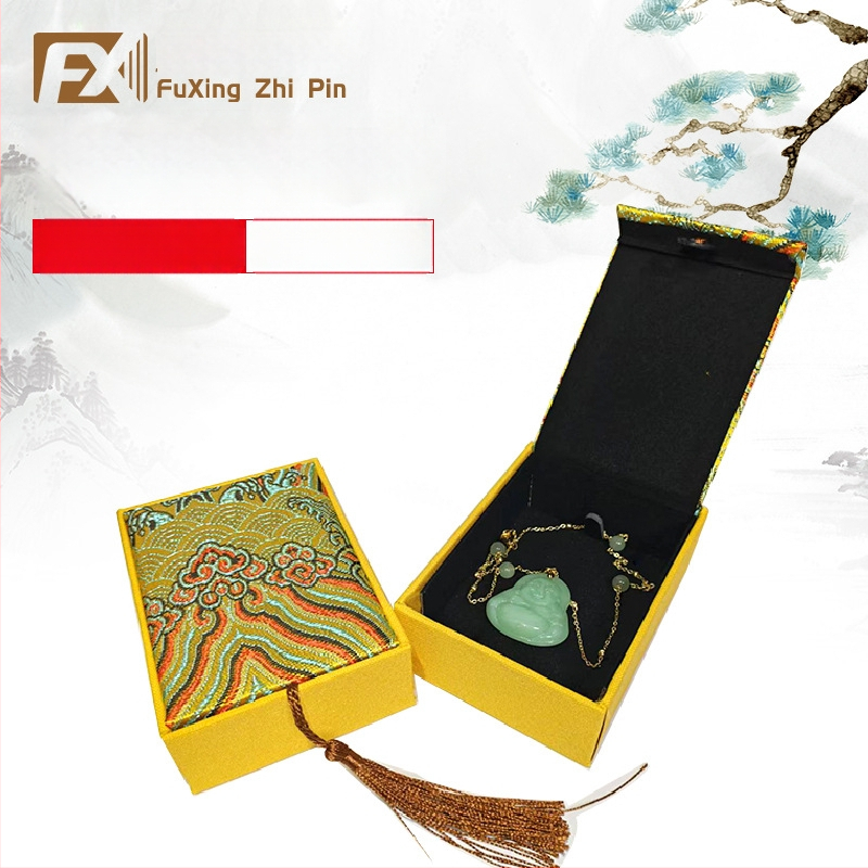 Pendentes kaste - auduma materiāls, juvelierizstrādājumu iepakojuma kastīte, piemērota kaklarotai/pendantam, zīmols Fuxing