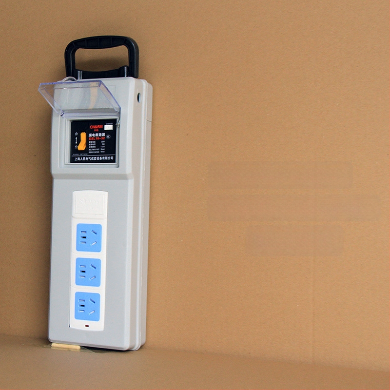 Портативна кутия за строителна площадка с защита срещу токов теч, IP54 водоустойчивост, монтаж на повърхността, поликарбонатов корпус, гнезда за включване