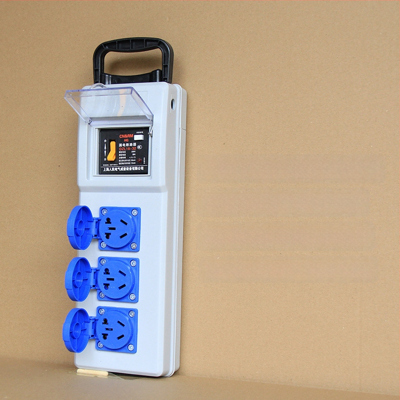 Портативна кутия за строителна площадка с защита срещу токов теч, IP54 водоустойчивост, монтаж на повърхността, поликарбонатов корпус, гнезда за включване