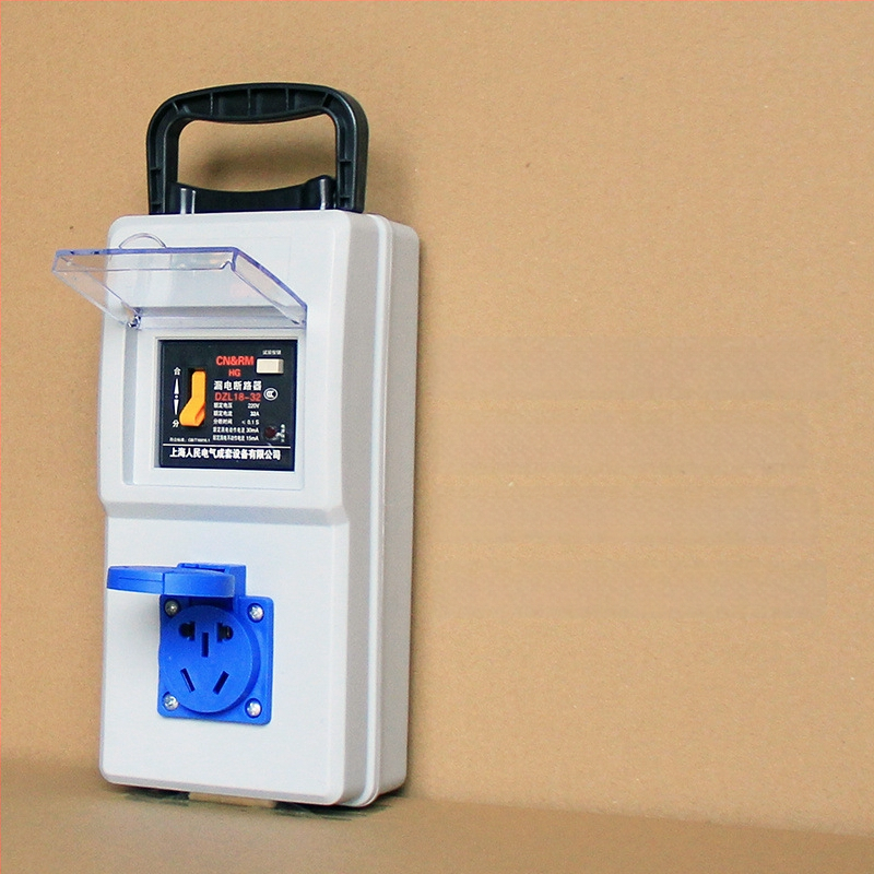 Портативна кутия за строителна площадка с защита срещу токов теч, IP54 водоустойчивост, монтаж на повърхността, поликарбонатов корпус, гнезда за включване