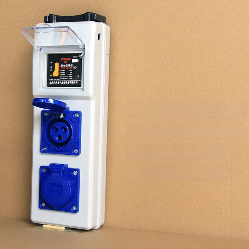 Портативна кутия за строителна площадка с защита срещу токов теч, IP54 водоустойчивост, монтаж на повърхността, поликарбонатов корпус, гнезда за включване