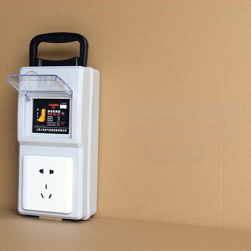 Портативна кутия за строителна площадка с защита срещу токов теч, IP54 водоустойчивост, монтаж на повърхността, поликарбонатов корпус, гнезда за включване