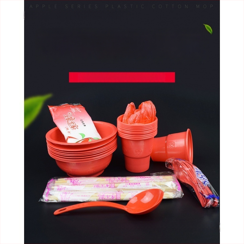 Еднократен комплект съдове за хранене с чинии и прибори (материал: хранителна пластмаса; дебелина: 1; биоразградим: да)