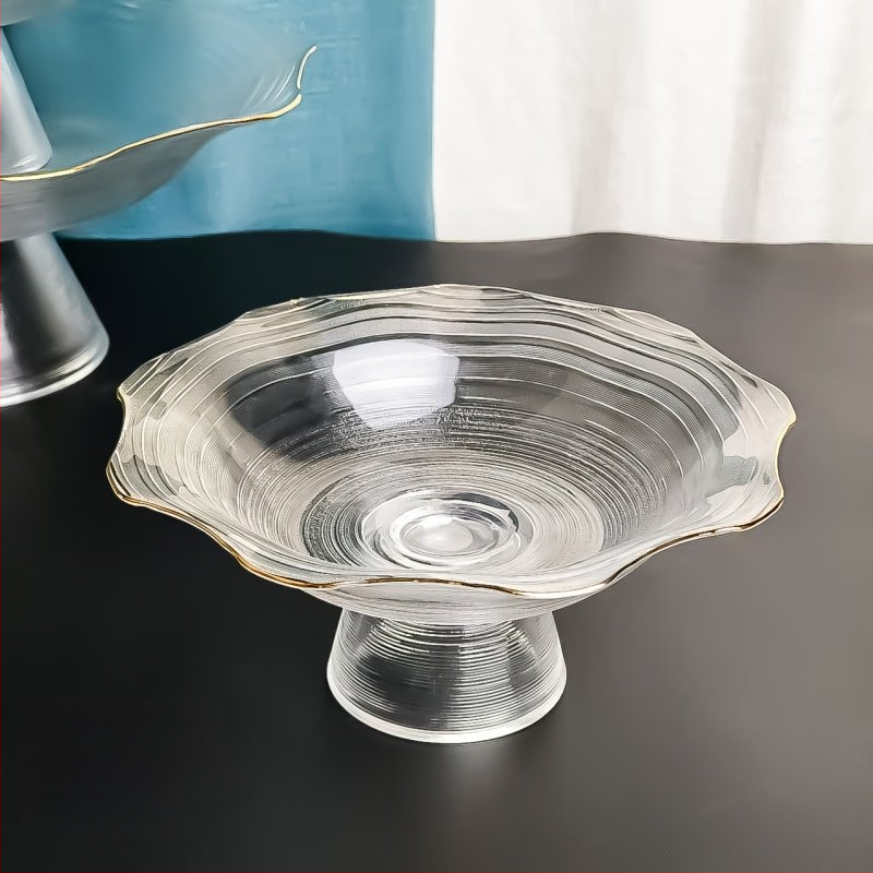 Стъклена плодова чиния с високи крака – модерен минималистичен стил, лято 2021