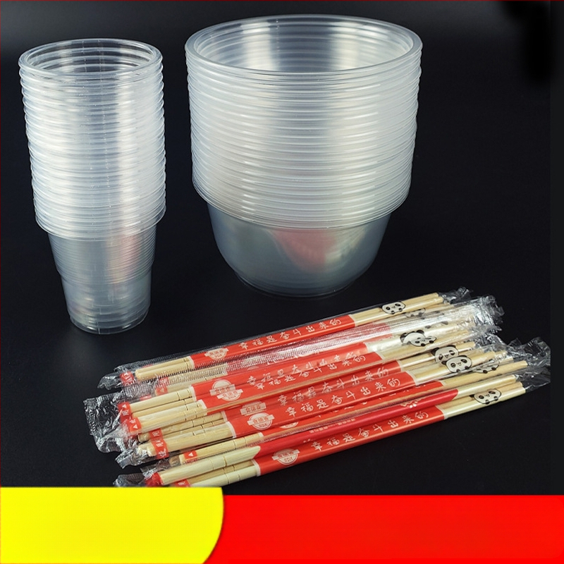 Egyszer használatos műanyag étkészlet poharakkal és kerek tálakkal, otthoni és üzleti felhasználásra; vastagabb műanyag esküvői poharak; logó nyomtatás lehetséges